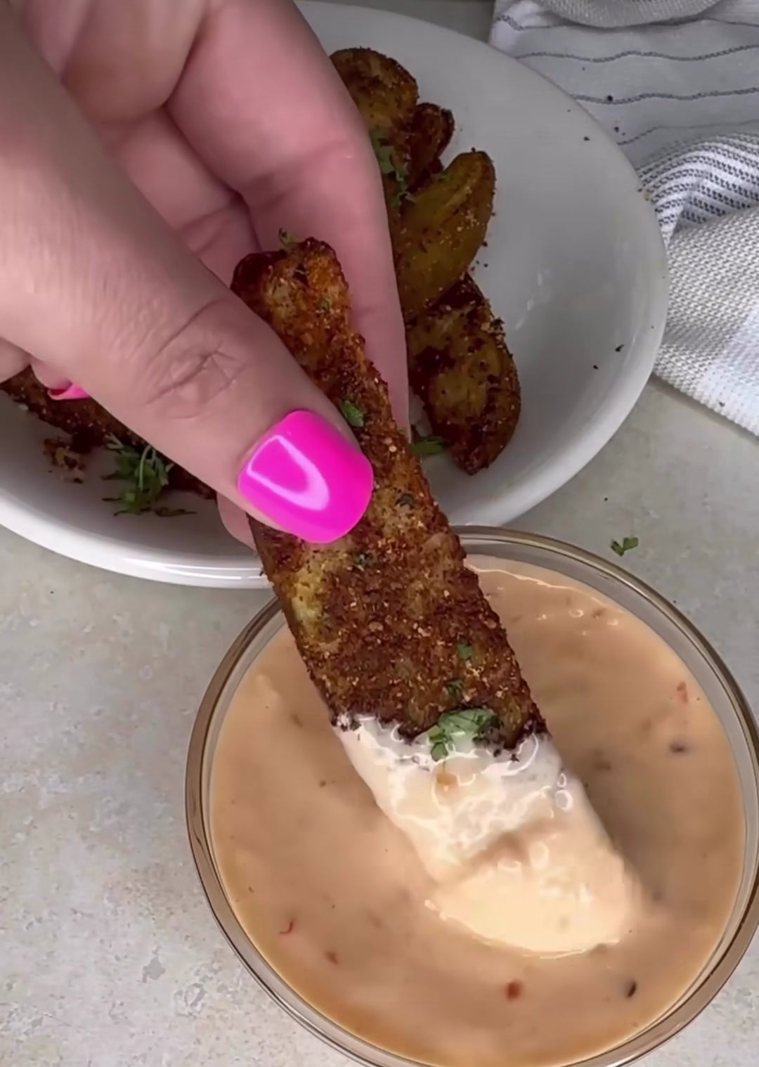 We love fries flavored with parmesan 😋👏🏽