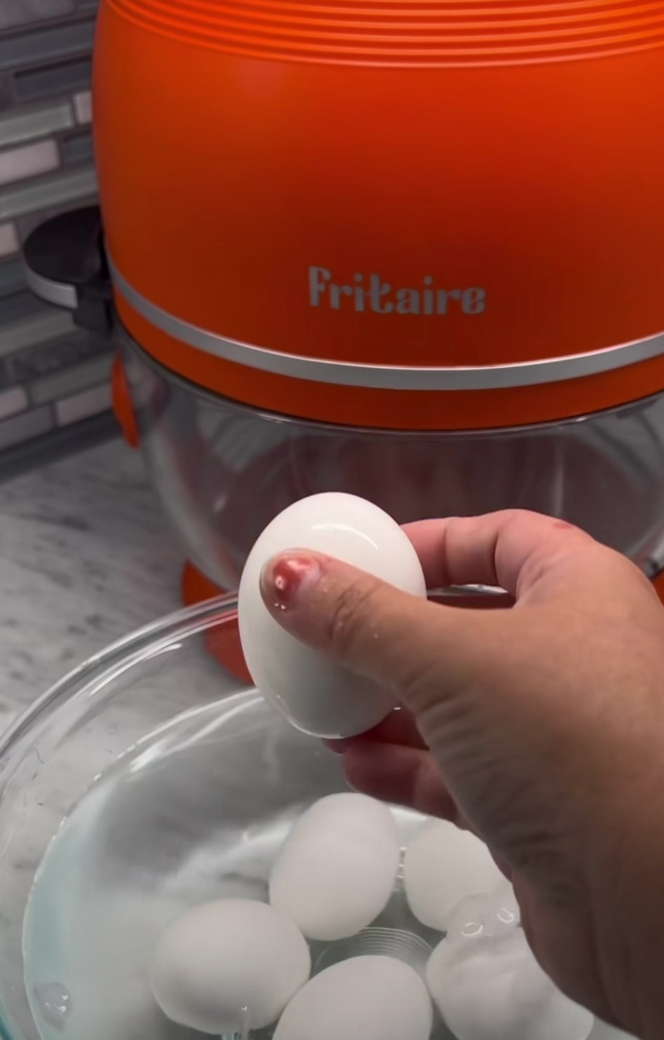 @thriftydisneymamma showing us how to easily get those hard boiled eggs to peel👏🏽