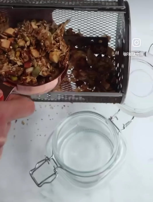 Breakfast with warm crunchy granola 😋