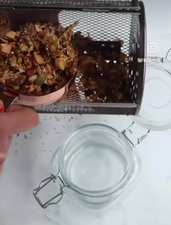 Breakfast with warm crunchy granola 😋