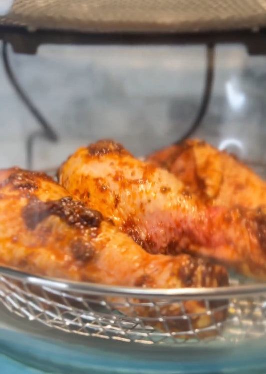 𝐎𝐧𝐞 𝐢𝐬 𝐬𝐚𝐯𝐢𝐧𝐠 𝐲𝐨𝐮 𝐟𝐫𝐨𝐦 𝐚 𝐬𝐮𝐩𝐞𝐫 𝐡𝐨𝐭 𝐤𝐢𝐭𝐜𝐡𝐞𝐧 👏🏽